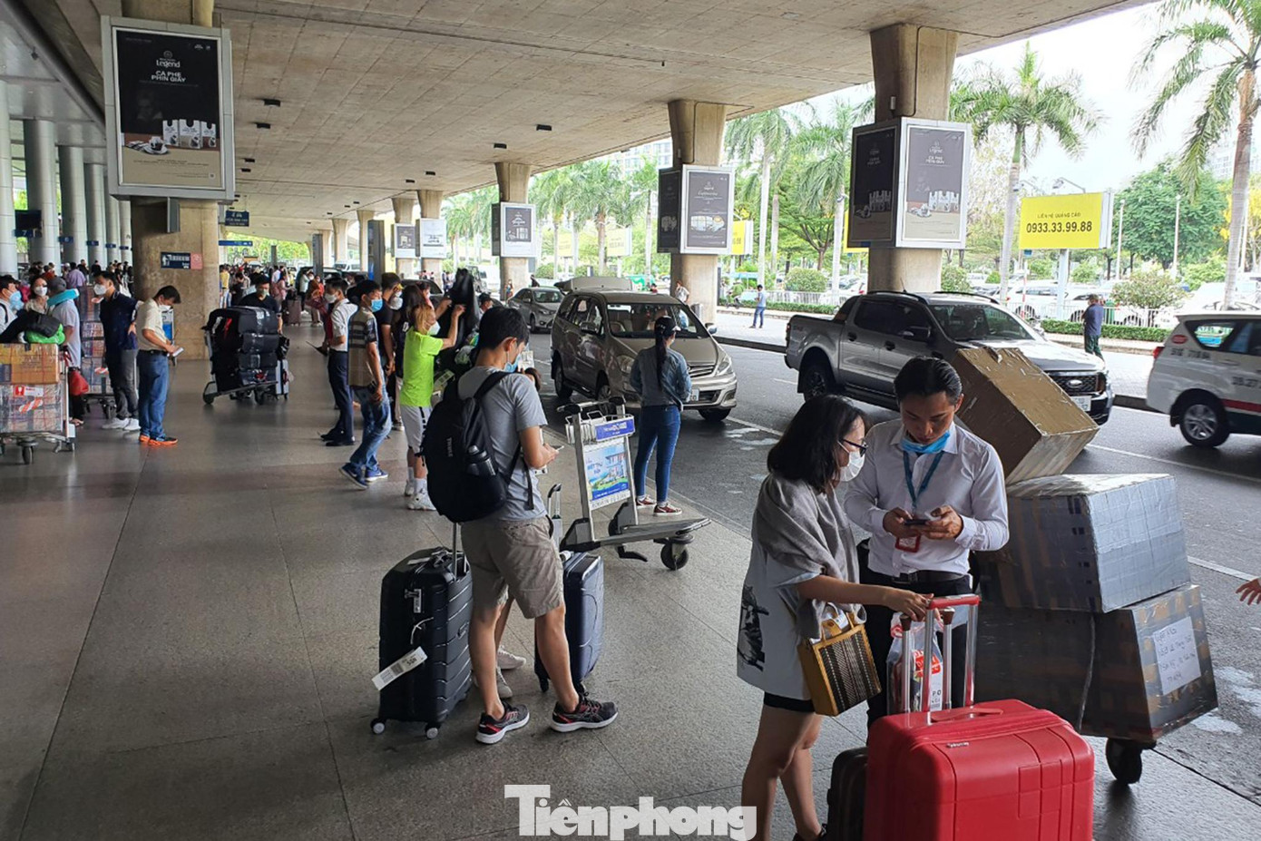 Những ngày cao điểm lễ, sân bay Tân Sơn Nhất đón trung bình hơn 90.000 hành khách mỗi ngày. Do đó, người dân khi đến sân bay cần chủ động các phương án lưu thông để tránh tình trạng ùn tắc, trễ chuyến.