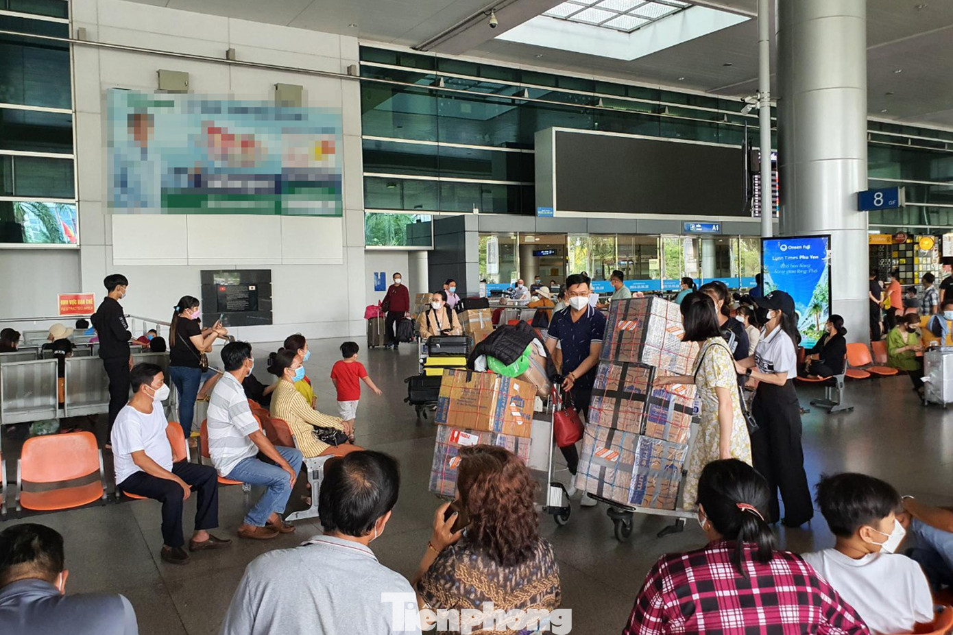 Cảng hàng không quốc tế Tân Sơn Nhất cho biết, để đảm bảo an ninh, an toàn hàng không và chống ùn tắc sân bay dịp lễ 30/4-1/5, Cảng đã huy động 100% quân số cũng như phối hợp với các đơn vị liên quan triển khai nhiều phương án tại các nhà ga.