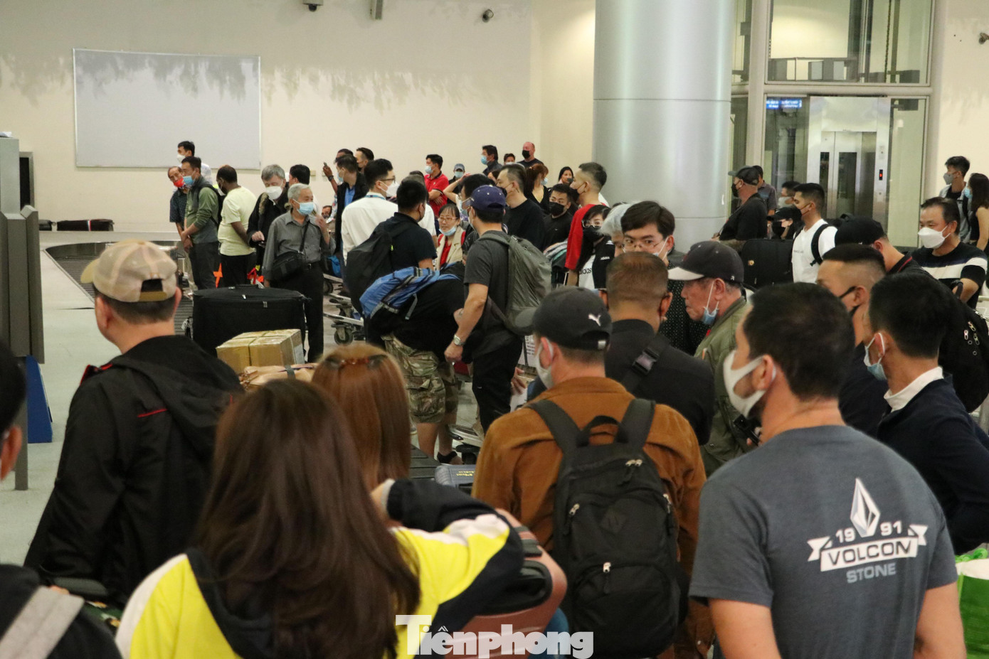 Theo Chi Cục Hải quan cửa khẩu sân bay quốc tế Tân Sơn Nhất, trong hai tháng qua lượng khách quốc tế đến Tân Sơn Nhất đang tăng dần đều. Cụ thể, tháng 3 có khoảng hơn 65.000 khách, tháng 4 có khoảng hơn 129.000 khách.