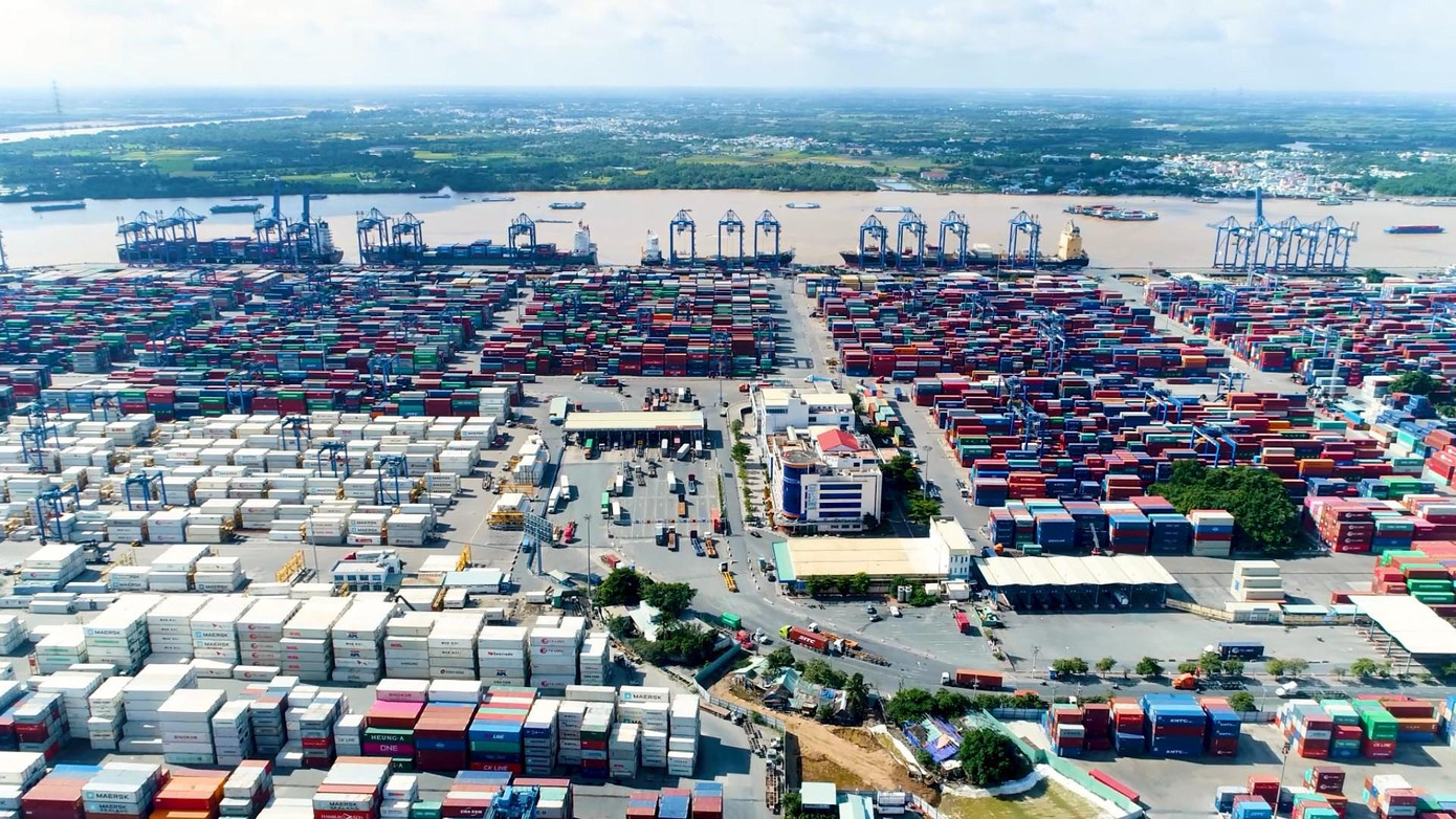 TPHCM chính thức thu phí hạ tầng cảng biển từ ngày 1/4.