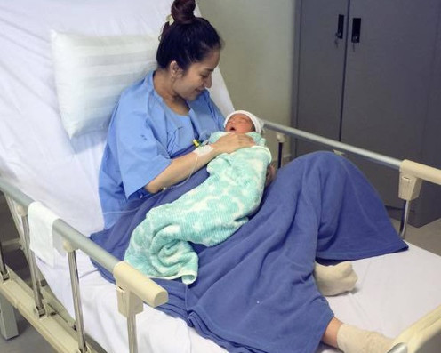 Những sao Việt sinh con muộn màng ảnh 8