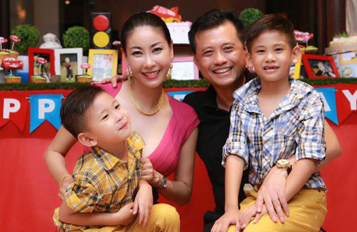 Những sao Việt sinh con muộn màng ảnh 12