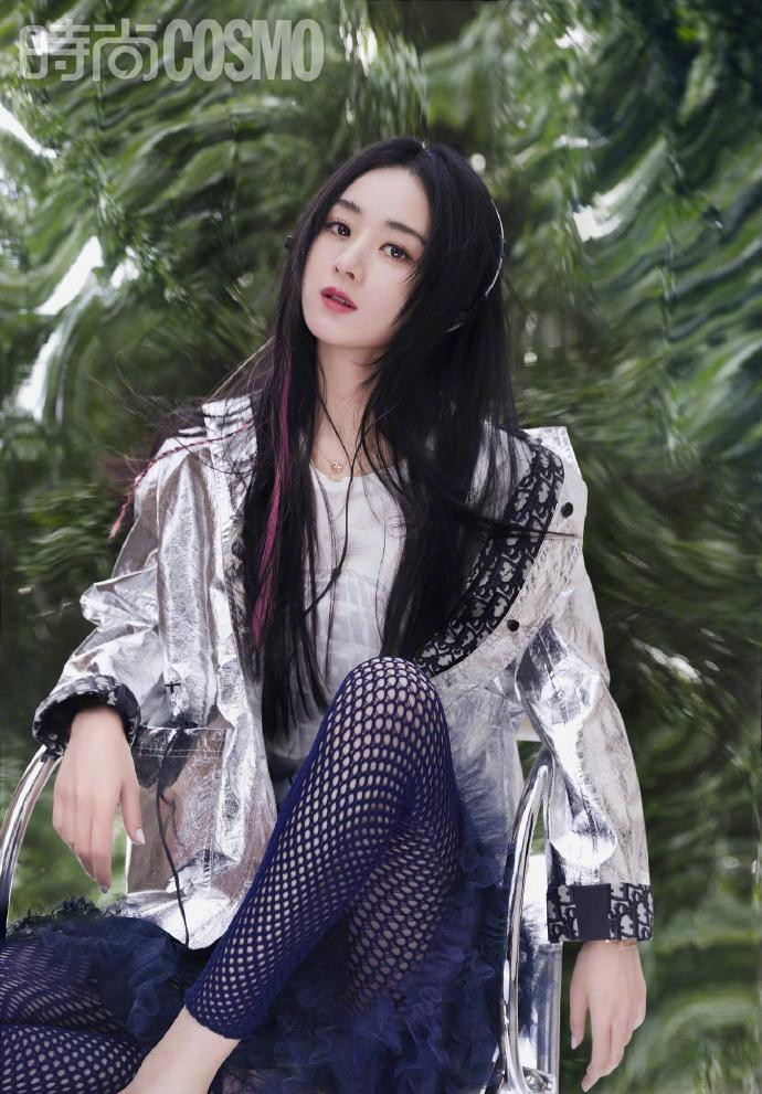 Trở lại công việc chỉ sau hai tuần thông báo ly hôn, Triệu Lệ Dĩnh chứng minh bản thân là một trong những ngôi sao Hoa ngữ có giá trị thương mại cao nhất hiện nay khi tần suất xuất hiện trước công chúng giày đặc, từ tham gia show thực tế, dự livestream bán hàng, giới thiệu phim mới và chụp ảnh cho tạp chí. Trở lại công việc chỉ sau hai tuần thông báo ly hôn, Triệu Lệ Dĩnh chứng minh bản thân là một trong những ngôi sao Hoa ngữ có giá trị thương mại cao nhất hiện nay khi tần suất xuất hiện trước công chúng giày đặc, từ tham gia show thực tế, dự livestream bán hàng, giới thiệu phim mới và chụp ảnh cho tạp chí.