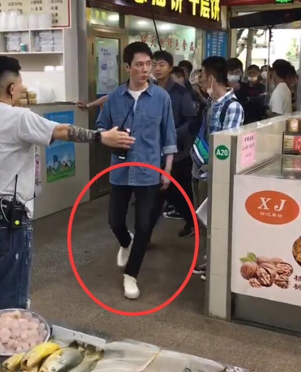 Phùng Thiệu Phong sụt cân thấy rõ sau khi trở về tình trạng độc thân.