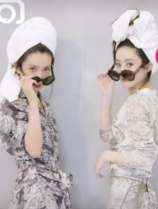 Không chỉ vậy, cùng một động tác cởi mắt kính, Lý Băng Băng để lại ấn tượng mạnh với đôi mắt sắc lẹm. Trong khi đó, ánh mắt Triệu Lệ Dĩnh có chút vô hồn.