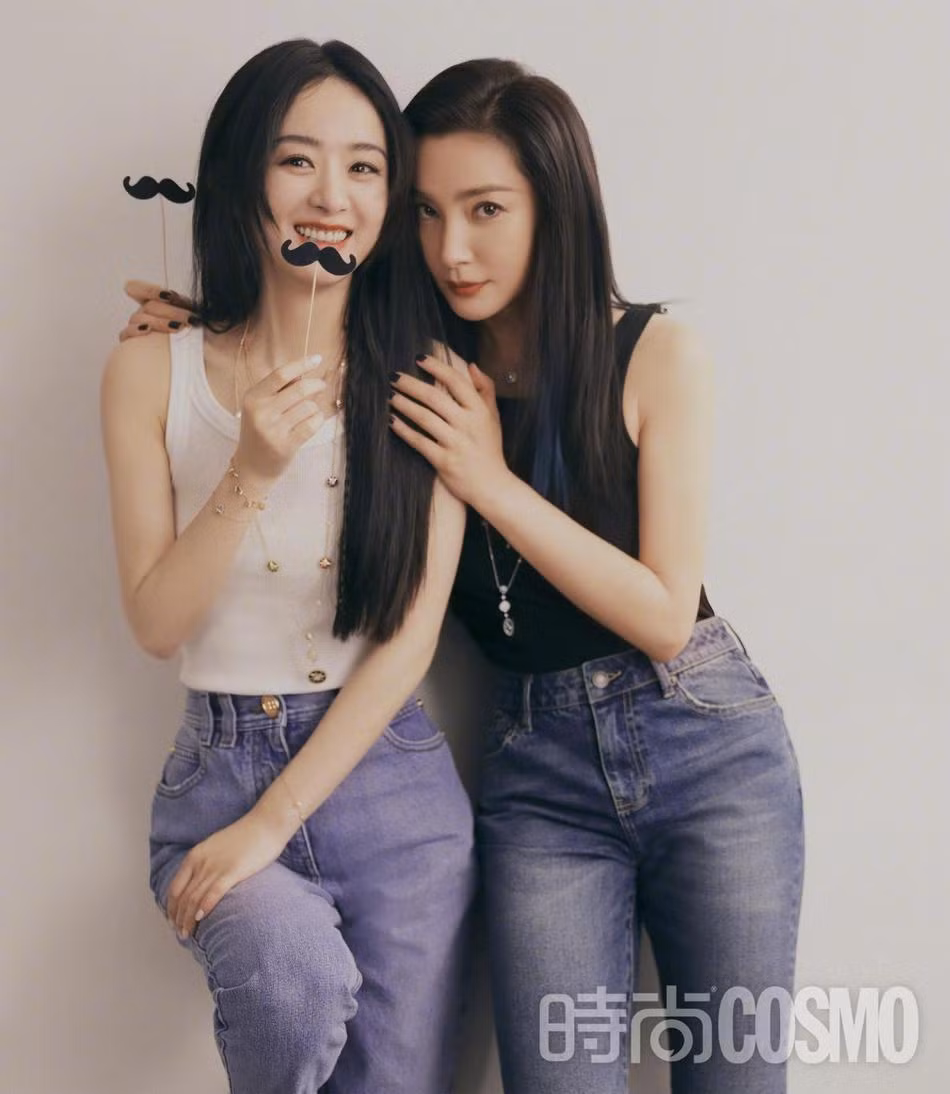 Một điều trùng hợp giữa hai người đẹp là đều vừa ra khỏi một mối quan hệ tình cảm trong năm 2021. Theo đó, vài tháng trước, Lý Băng Băng xác nhận chia tay tình trẻ kém 16 tuổi sau gần 4 năm yêu đương. Còn Triệu Lệ Dĩnh đang trong quá trình hoàn thiện thủ tục ly hôn người chồng 3 năm Phùng Thiệu Phong.