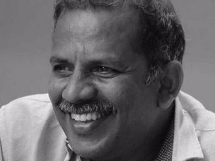 Đạo diễn Thamira qua đời vì các biến chứng liên quan đến COVID-19 tại một bệnh viện tư nhân ở Chennai ở tuổi 53 vào ngày 27/4. Trước đó, ông phải thở máy trong 20 ngày.