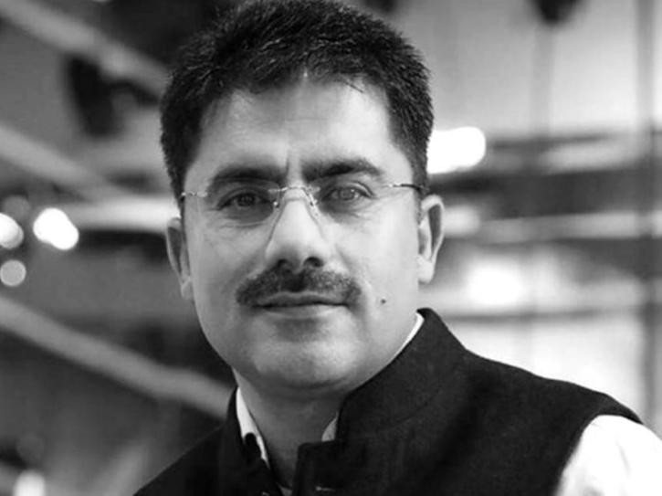 Nhà báo Rohit Sardana qua đời ở tuổi 42 sau khi nhận kết quả dương tính với virus SARS-CoV-2 và phải vào phòng chăm sóc đặc biệt ICU. Một ngày trước khi mất, anh vẫn lên Twitter kêu gọi giúp đỡ bệnh nhân mắc COVID-19.