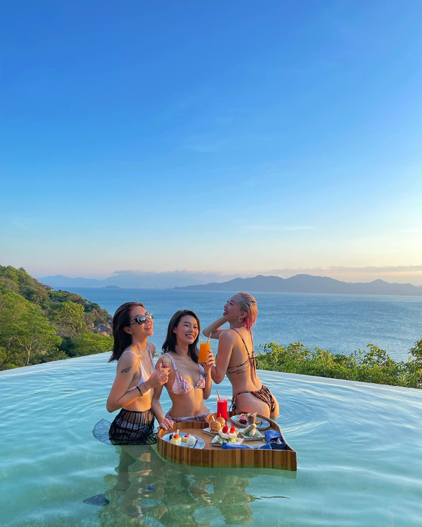 Hiện tại, Tóc Tiên chưa có sản phẩm âm nhạc mới. Trên trang cá nhân, cô chủ yếu đăng những bức ảnh gợi cảm, khoe thú cưng và món ăn. Hiện tại, Tóc Tiên chưa có sản phẩm âm nhạc mới. Trên trang cá nhân, cô chủ yếu đăng những bức ảnh gợi cảm, khoe thú cưng và món ăn.