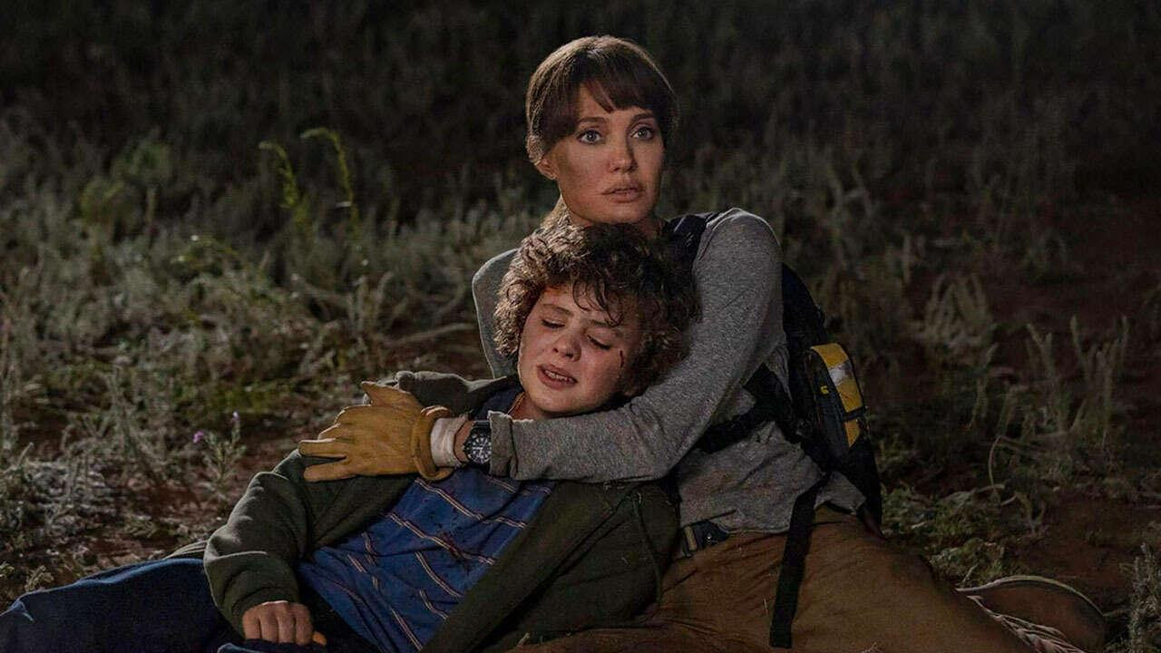 Angelina Jolie và bạn diễn nhí trong &quot;Those Who Wish Me Dead”