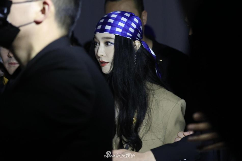 Thái độ tiêu cực của dân mạng là rào cản lớn cho kế hoạch tái xuất showbiz của Phạm gia.