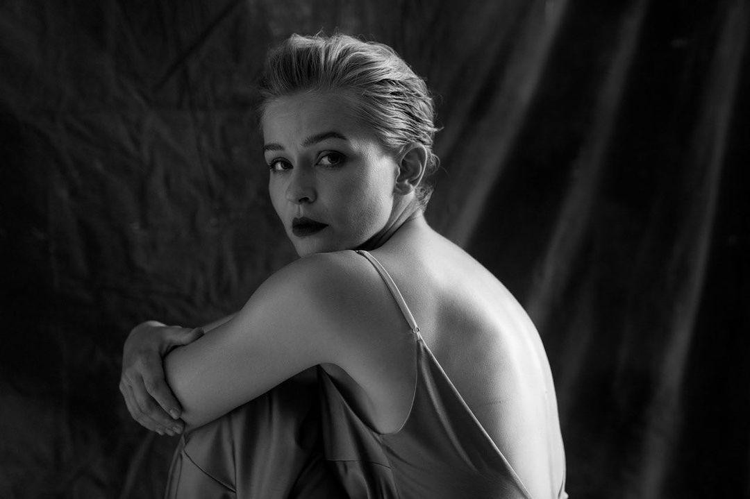 Cô nổi tiếng ở cả mảng sân khấu và phim ảnh. Cô nổi tiếng ở cả mảng sân khấu và phim ảnh.