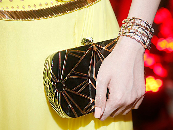 Chiếc đồng hồ vàng đính kim cương Serpenti của Bulgari trên tay Trúc Diễm có giá 2.728.000.000 đồng