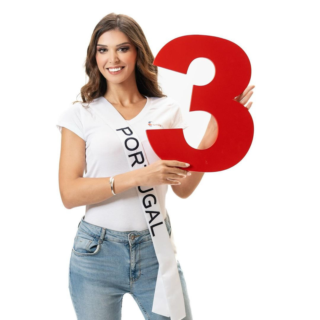 Năm 2018, người đẹp Angela Ponce của Tây Ban Nha làm nên lịch sử khi trở thành người chuyển giới đầu tiên tham dự Hoa hậu Hoàn vũ. Không giành được giải thưởng nào nhưng cô nhận được sự cổ vũ từ fan sắc đẹp quốc tế.