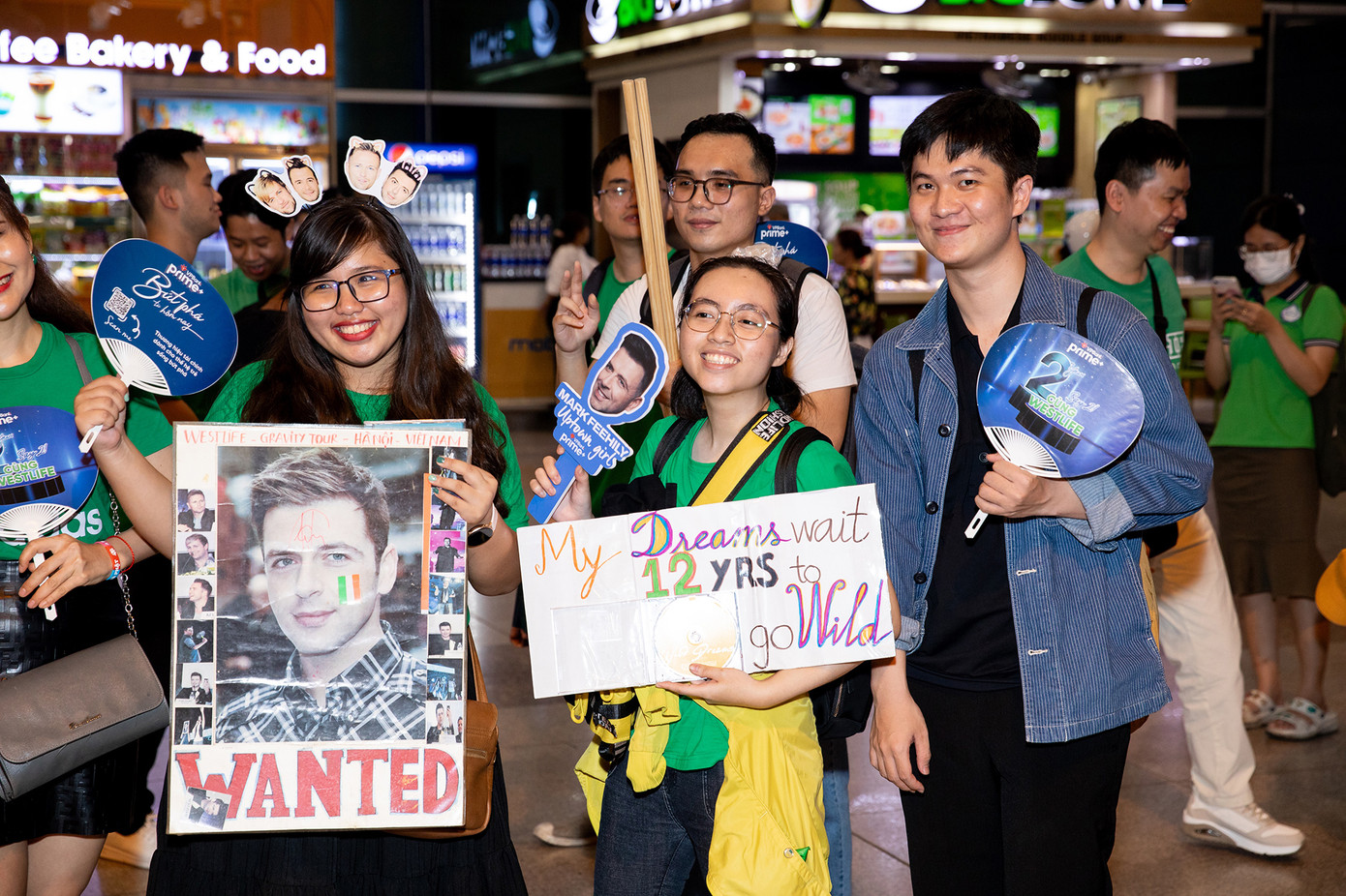 Trước đó, khi nhận được thông tin Westlife tới Việt Nam biểu diễn đã tạo nên cơn sớt với các fan thế hệ 8X. Họ mong muốn được tới xem Westlife biểu diễn để sống lại những ký ức của thời thanh xuân.