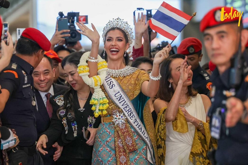 Sau nhiều năm chờ đợi, khán giả Thái Lan vỡ òa khi Anntonia giúp quốc gia này lọt vào top 3 và đạt thành tích Á hậu 1. Trước đó, nhiều người kỳ vọng cô trở thành người đẹp Thái Lan thứ 3 đăng quang danh hiệu Hoa hậu Hoàn vũ.