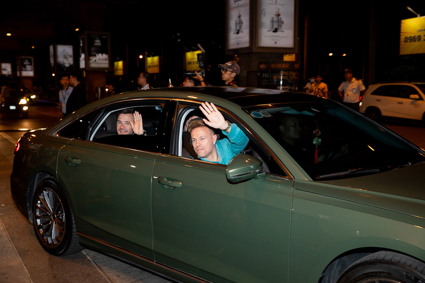 Westlife vừa kết thúc đêm diễn tại Macau và bay ngay tới Việt Nam để chuẩn bị cho hai đêm diễn tiếp theo trong chuỗi The Wild Dreams Tour.