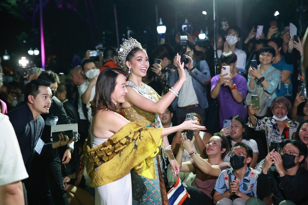 Sau nhiều năm chờ đợi, khán giả Thái Lan vỡ òa khi Anntonia giúp quốc gia này lọt vào top 3 và đạt thành tích Á hậu 1. Trước đó, nhiều người kỳ vọng cô trở thành người đẹp Thái Lan thứ 3 đăng quang danh hiệu Hoa hậu Hoàn vũ.