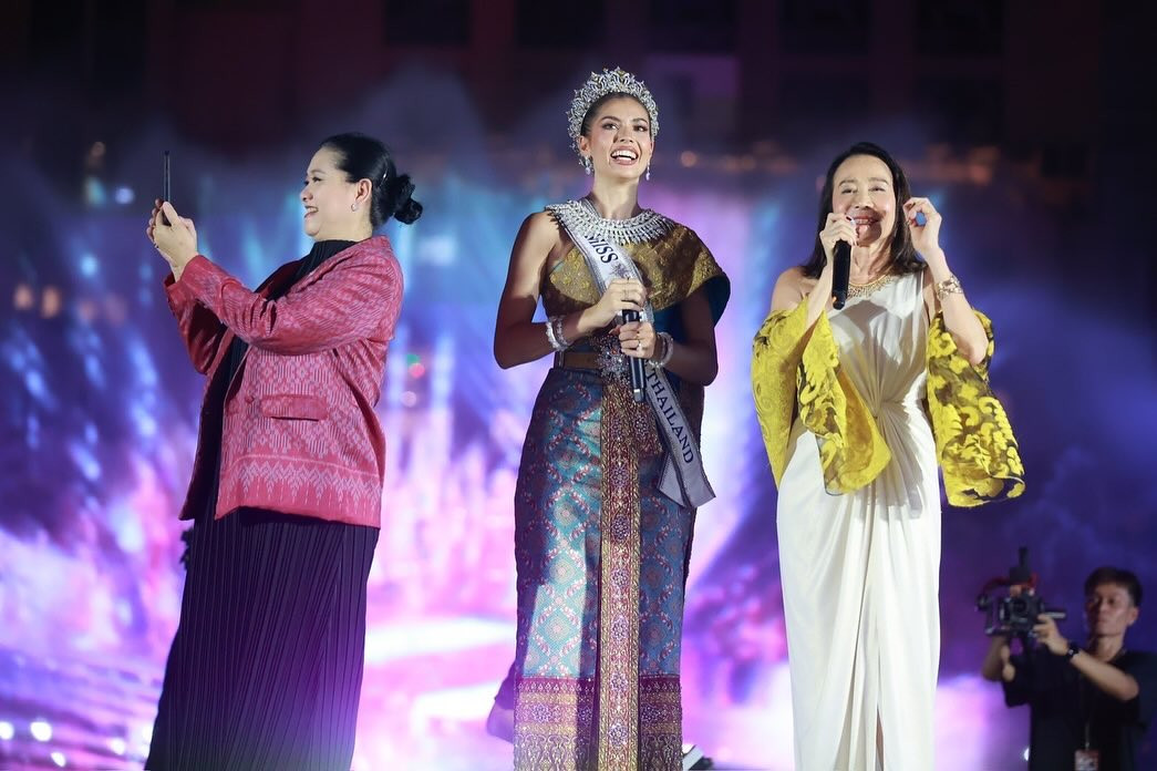 Anntonia Porsild là một trong những thí sinh có kinh nghiệm thi sắc đẹp ấn tượng tại cuộc thi Hoa hậu Hoàn vũ 2023. Cô đại diện Thái Lan tham dự Hoa hậu Siêu quốc gia 2019 và đăng quang ngôi vị cao nhất. Anntonia Porsild là người đẹp Thái Lan đầu tiên đăng quang ở cuộc thi này.