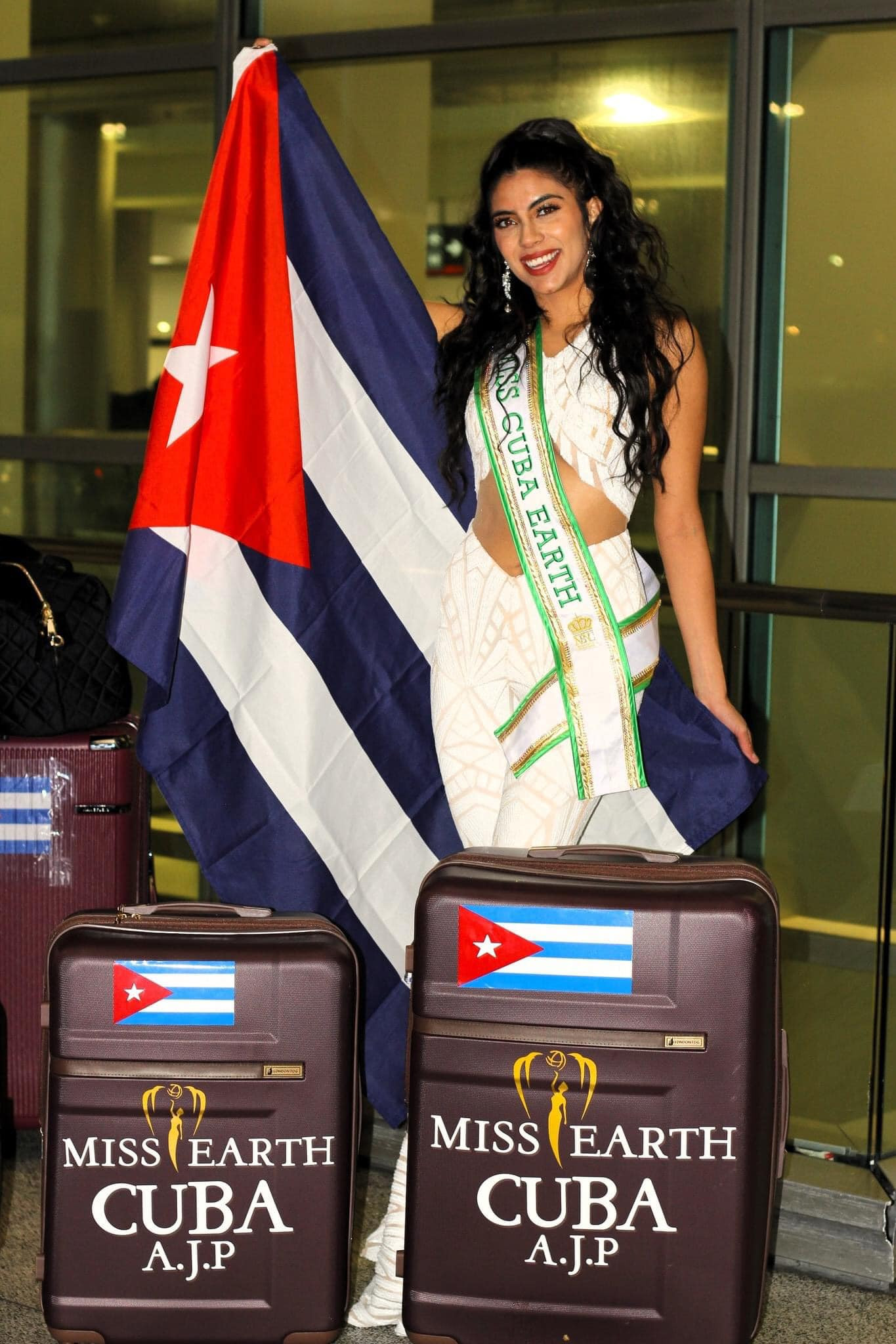 Theo kế hoạch, Hoa hậu Trái Đất 2023 diễn ra từ ngày 1-22/12 tại TPHCM với nhiều vòng thi phụ như thi trang phục dân tộc bằng chất liệu tái chế và thân thiện với môi trường tại phố đi bộ Nguyễn Huệ, trình diễn trang phục áo tắm, thi tài năng…