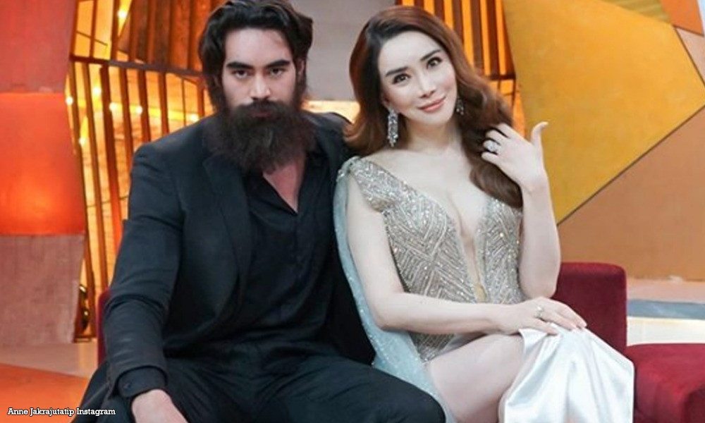 Bà Anne từng có thời gian mặn nồng bên Clint Bondad. Bà Anne từng có thời gian mặn nồng bên Clint Bondad.