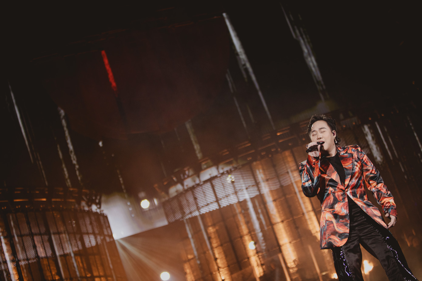 Trung Quân xuất hiện đầy tươi trẻ với ca khúc Biết mãi là bao lâu. Trung Quân tiết lộ rằng đĩa nhạc Bức thư tình thứ 3 chính là chiếc đĩa nhạc mà anh mang bên mình khi xuống TPHCM học đại học và khẳng định sẵn sàng hát bù cho bất cứ ca sĩ nào trong show vì anh đều thuộc tất cả bài hát của nhạc sĩ Đỗ Bảo.