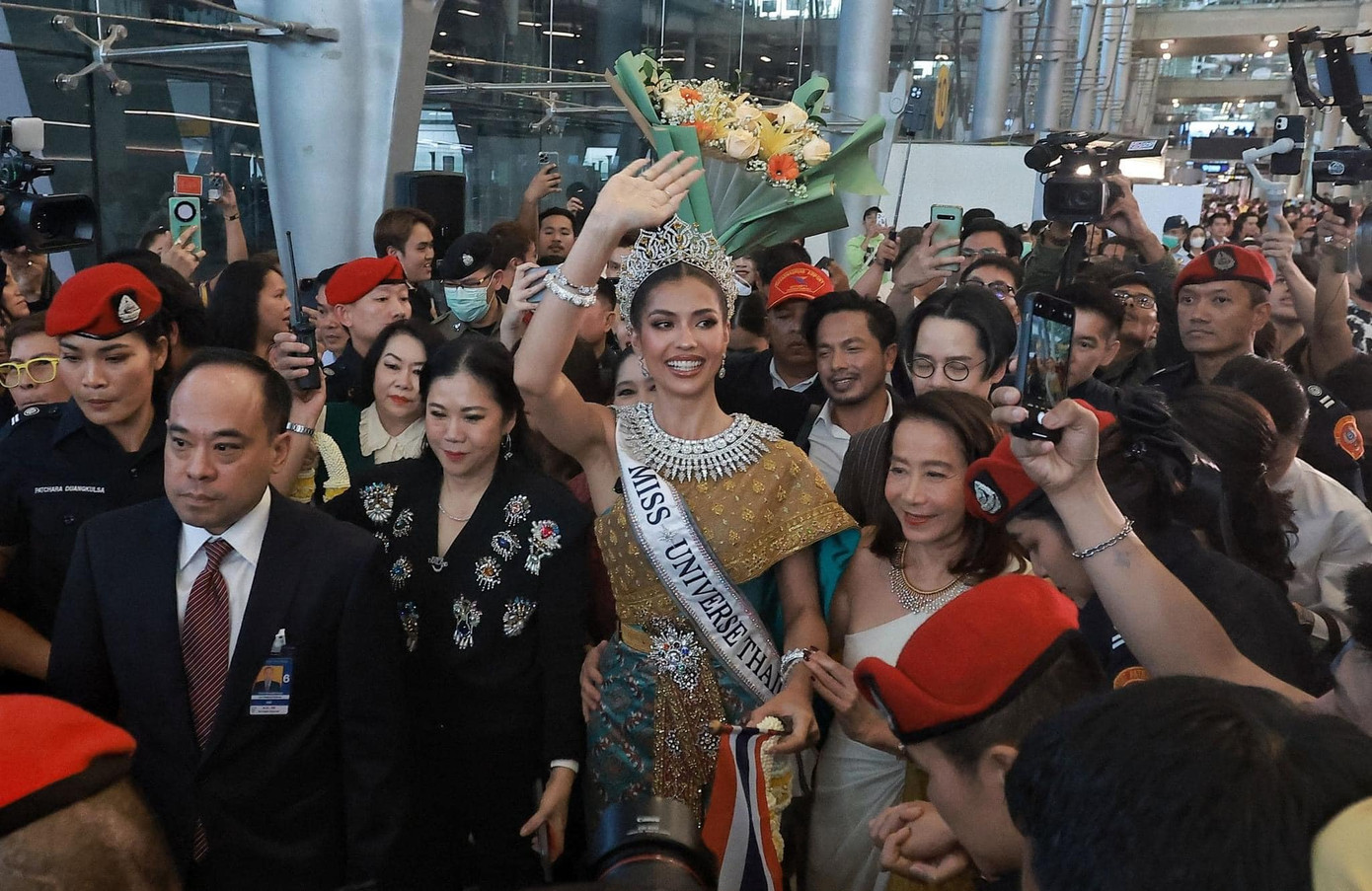 Dù chỉ giành ngôi Á hậu 1 Hoa hậu Hoàn vũ 2023, nhiều người dự đoán Anntonia có sự nghiệp tỏa sáng ở Thái Lan với vai trò một người đẹp có sức ảnh hưởng.