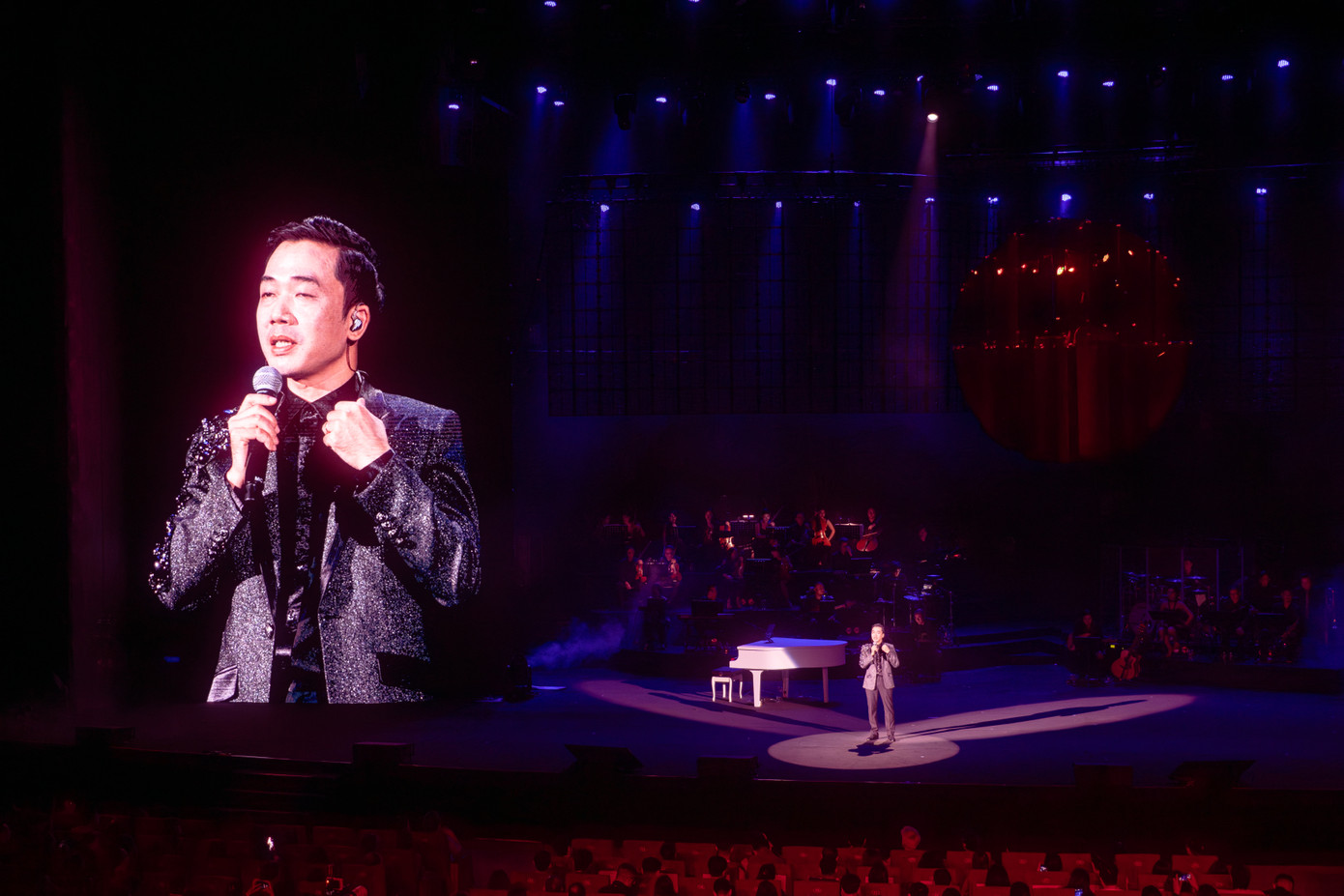 Một mình bao la là cái tên ý nghĩa Đỗ Bảo chọn cho chương trình, cũng là tên của một bài hát mới được ra mắt trong đêm nhạc. Nghệ sĩ chia sẻ, cái tên mang hàm ý khơi gợi những suy tư cùng cảm hứng đẹp về con người giữa bao la đời sống, bao la cảm xúc con người.