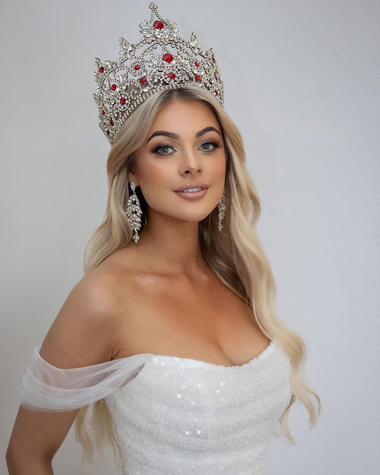 Sau khi trở về từ cuộc thi Hoa hậu Quốc tế 2023, người đẹp Georgia Waddington tiếp tục được bổ nhiệm thành Miss Charm New Zealand 2024. Cô sang Việt Nam tham dự Miss Charm 2024 dự kiến tổ chức vào tháng 3 năm sau.