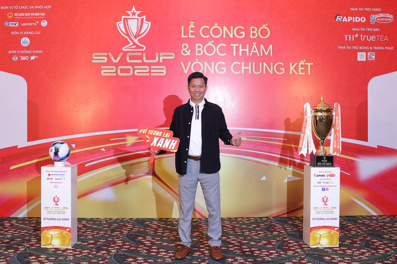 HLV Hoàng Anh Tuấn tham dự lễ bốc thăm SV Cup 2023
