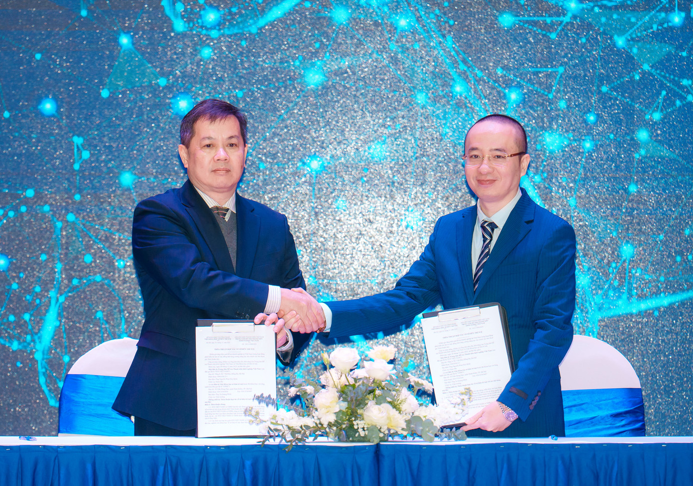 Nhiều ký kết quan trọng tại buổi lễ công bố giữa Trung tâm Hỗ trợ Thanh niên khởi nghiệp Việt Nam với các đơn vị để triển khai chương trình Nhiều ký kết quan trọng tại buổi lễ công bố giữa Trung tâm Hỗ trợ Thanh niên khởi nghiệp Việt Nam với các đơn vị để triển khai chương trình