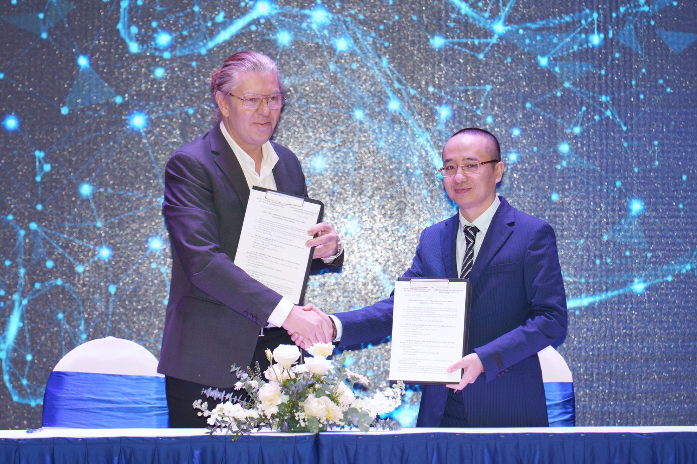 Nhiều ký kết quan trọng tại buổi lễ công bố giữa Trung tâm Hỗ trợ Thanh niên khởi nghiệp Việt Nam với các đơn vị để triển khai chương trình Nhiều ký kết quan trọng tại buổi lễ công bố giữa Trung tâm Hỗ trợ Thanh niên khởi nghiệp Việt Nam với các đơn vị để triển khai chương trình