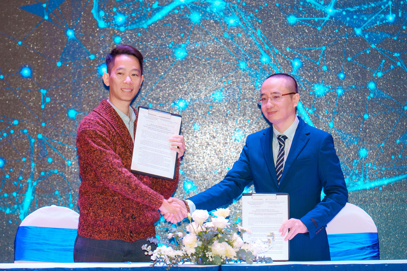 Nhiều ký kết quan trọng tại buổi lễ công bố giữa Trung tâm Hỗ trợ Thanh niên khởi nghiệp Việt Nam với các đơn vị để triển khai chương trình Nhiều ký kết quan trọng tại buổi lễ công bố giữa Trung tâm Hỗ trợ Thanh niên khởi nghiệp Việt Nam với các đơn vị để triển khai chương trình