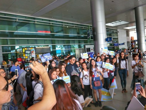 Tin Showbiz 20/12: Truyền hình Hàn Quốc mắc lỗi ‘ngớ ngẩn’ khi đưa tin cái chết của Jong Hyun ảnh 2