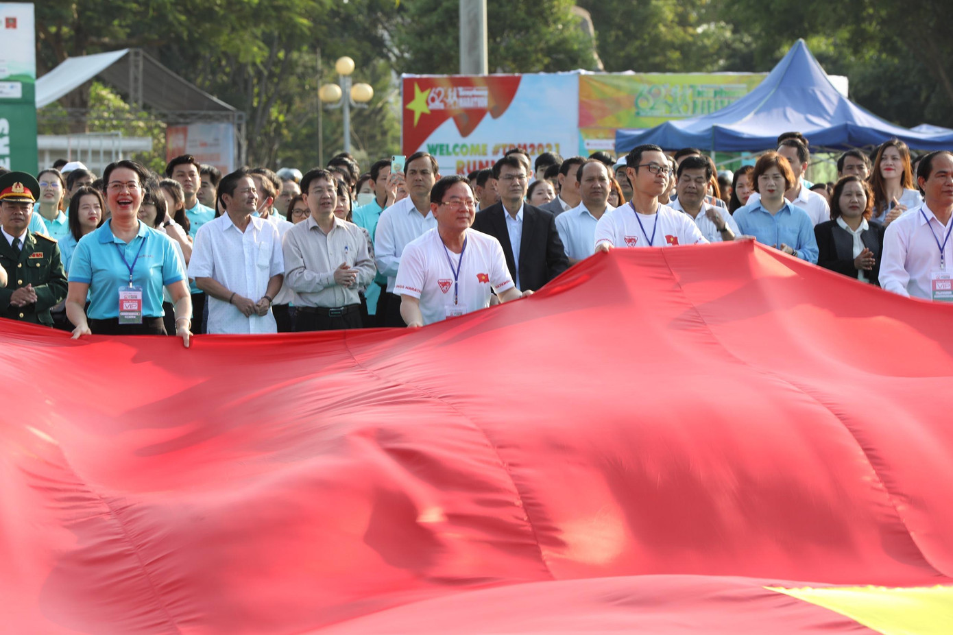 Uy nghiêm Lễ Thượng cờ trên Quảng trường Đại Đoàn Kết ảnh 25 Uy nghiêm Lễ Thượng cờ trên Quảng trường Đại Đoàn Kết ảnh 25