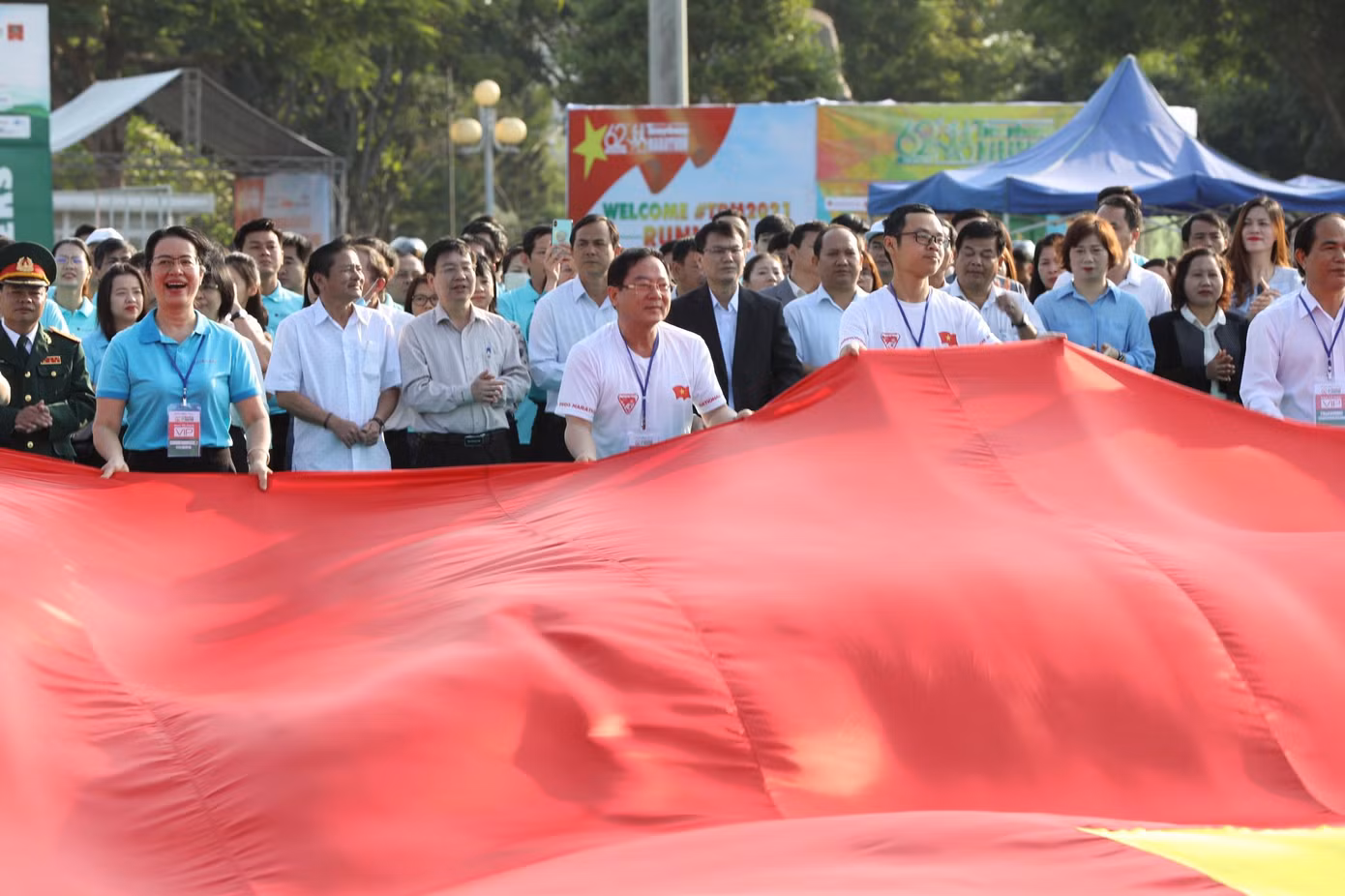 Uy nghiêm Lễ Thượng cờ trên Quảng trường Đại Đoàn Kết ảnh 25 Uy nghiêm Lễ Thượng cờ trên Quảng trường Đại Đoàn Kết ảnh 25