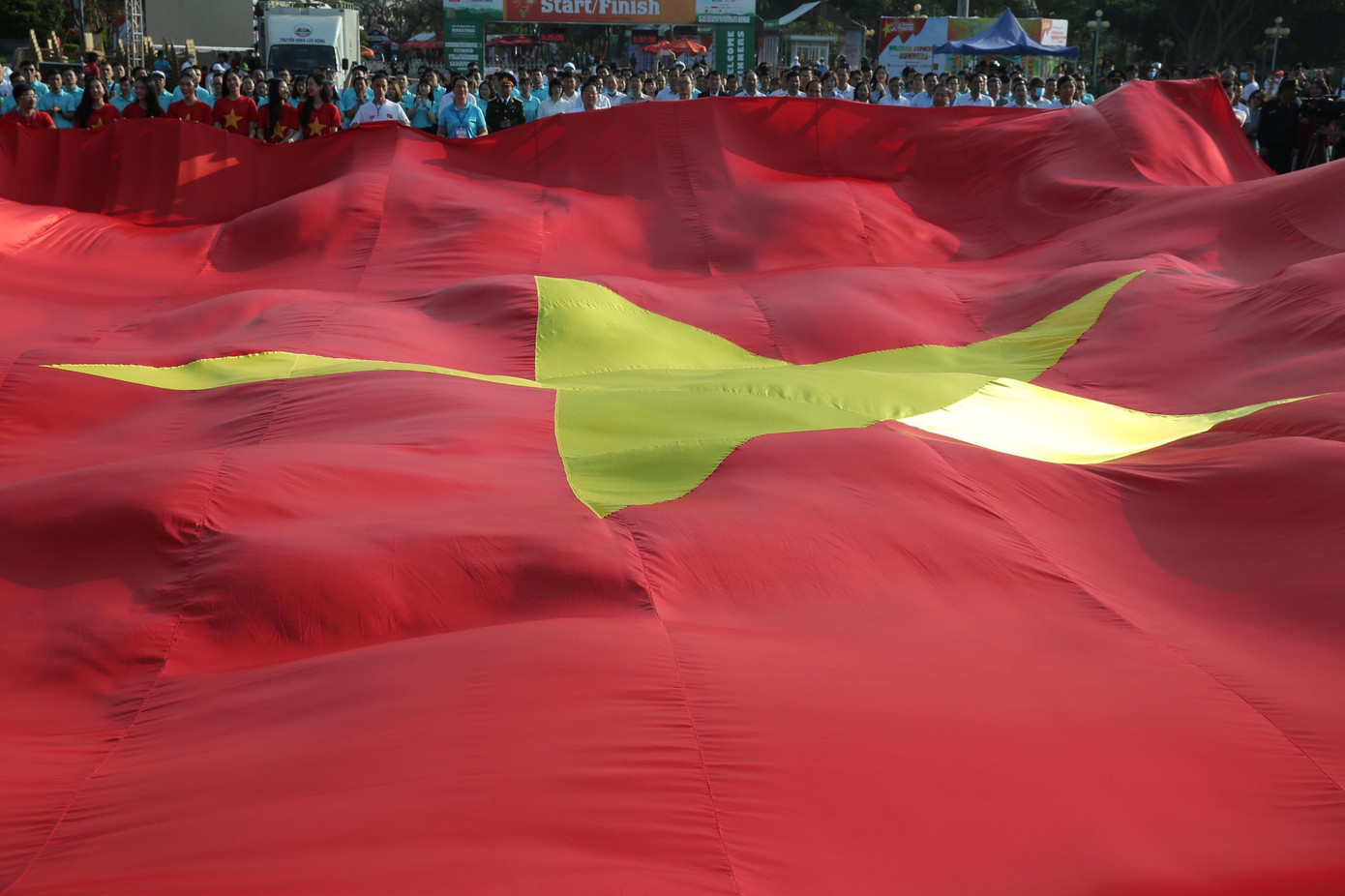 Uy nghiêm Lễ Thượng cờ trên Quảng trường Đại Đoàn Kết ảnh 28 Uy nghiêm Lễ Thượng cờ trên Quảng trường Đại Đoàn Kết ảnh 28