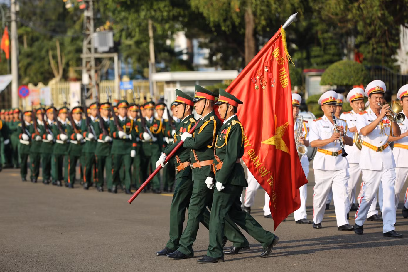 Uy nghiêm Lễ Thượng cờ trên Quảng trường Đại Đoàn Kết ảnh 17 Uy nghiêm Lễ Thượng cờ trên Quảng trường Đại Đoàn Kết ảnh 17