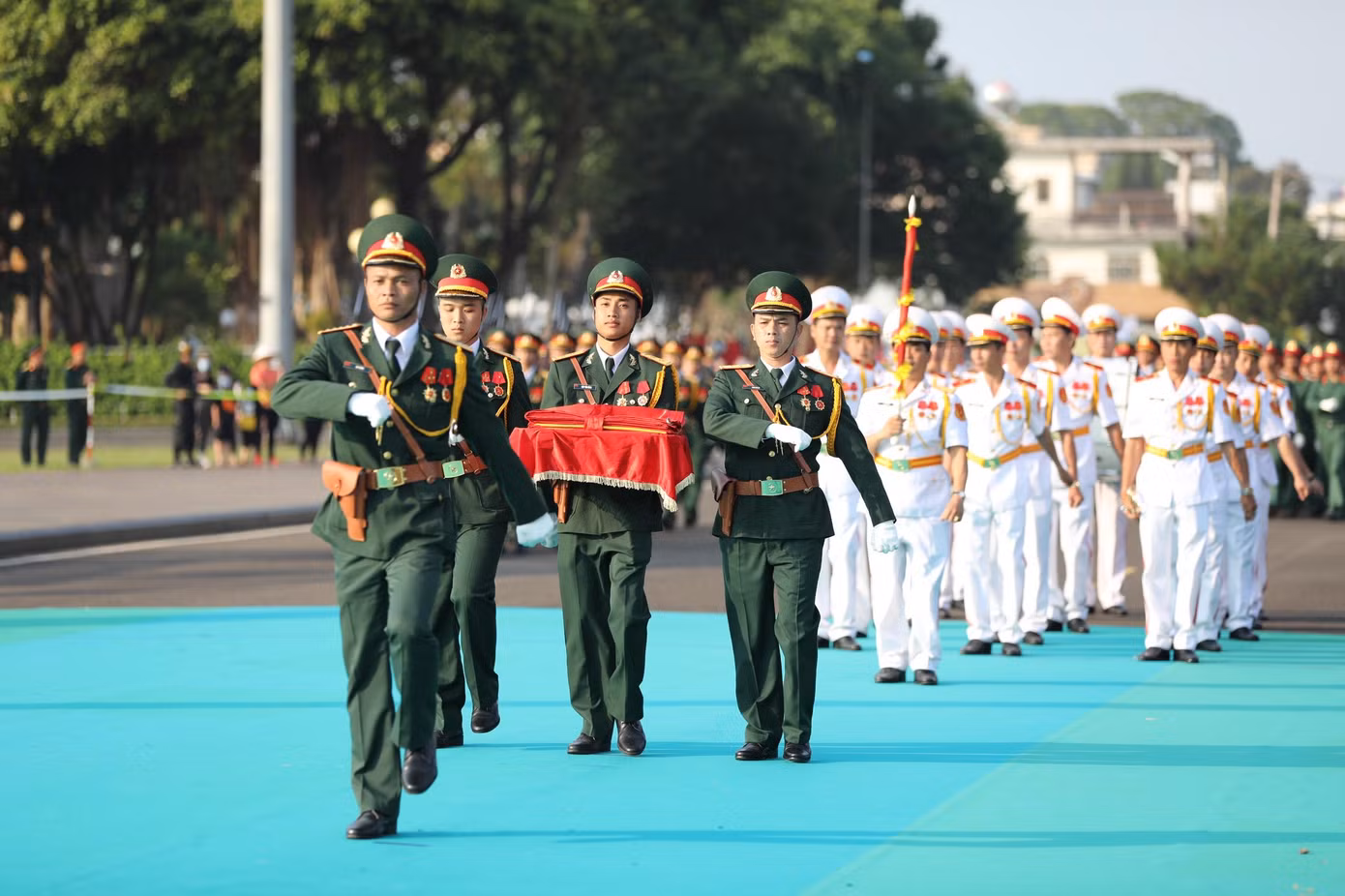 Lễ thượng cờ và tôn vinh lá cờ Tổ quốc là một nghi thức thiêng liêng không thể thiếu trong tất cả các giải đấu của Tiền Phong Marathon. Lễ thượng cờ và tôn vinh lá cờ Tổ quốc là một nghi thức thiêng liêng không thể thiếu trong tất cả các giải đấu của Tiền Phong Marathon.