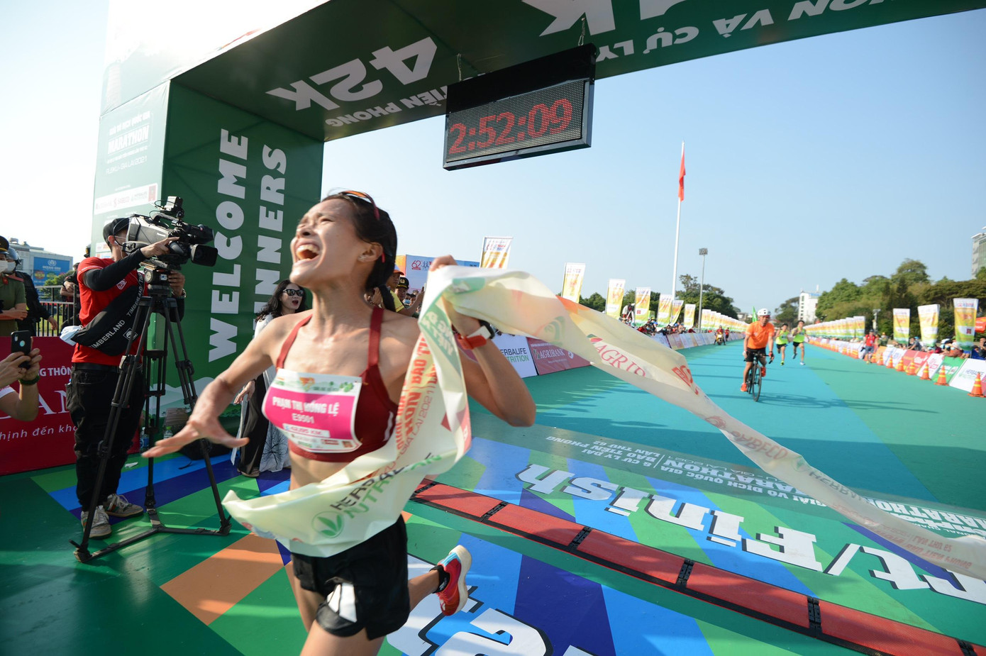 Tiền Phong Marathon 2021 - Cùng nhau về đích ảnh 112 Tiền Phong Marathon 2021 - Cùng nhau về đích ảnh 112