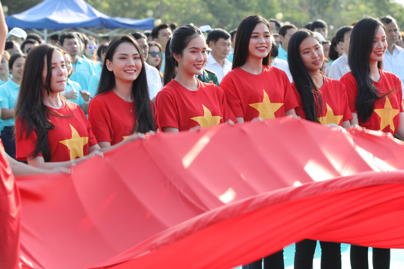 Uy nghiêm Lễ Thượng cờ trên Quảng trường Đại Đoàn Kết ảnh 27 Uy nghiêm Lễ Thượng cờ trên Quảng trường Đại Đoàn Kết ảnh 27