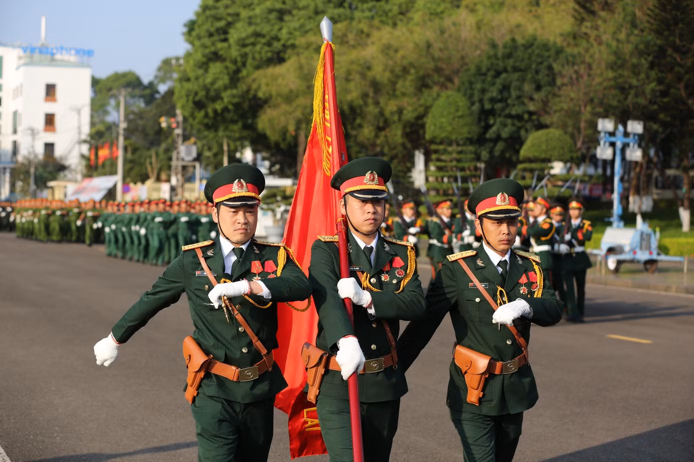 Uy nghiêm Lễ Thượng cờ trên Quảng trường Đại Đoàn Kết ảnh 15 Uy nghiêm Lễ Thượng cờ trên Quảng trường Đại Đoàn Kết ảnh 15