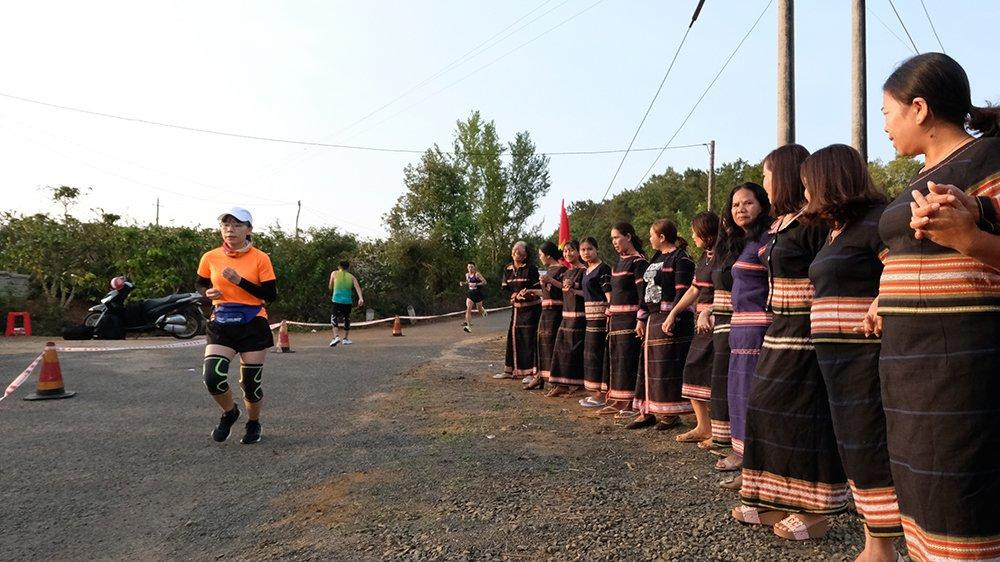 Tiền Phong Marathon 2021 - Cùng nhau về đích ảnh 114 Tiền Phong Marathon 2021 - Cùng nhau về đích ảnh 114