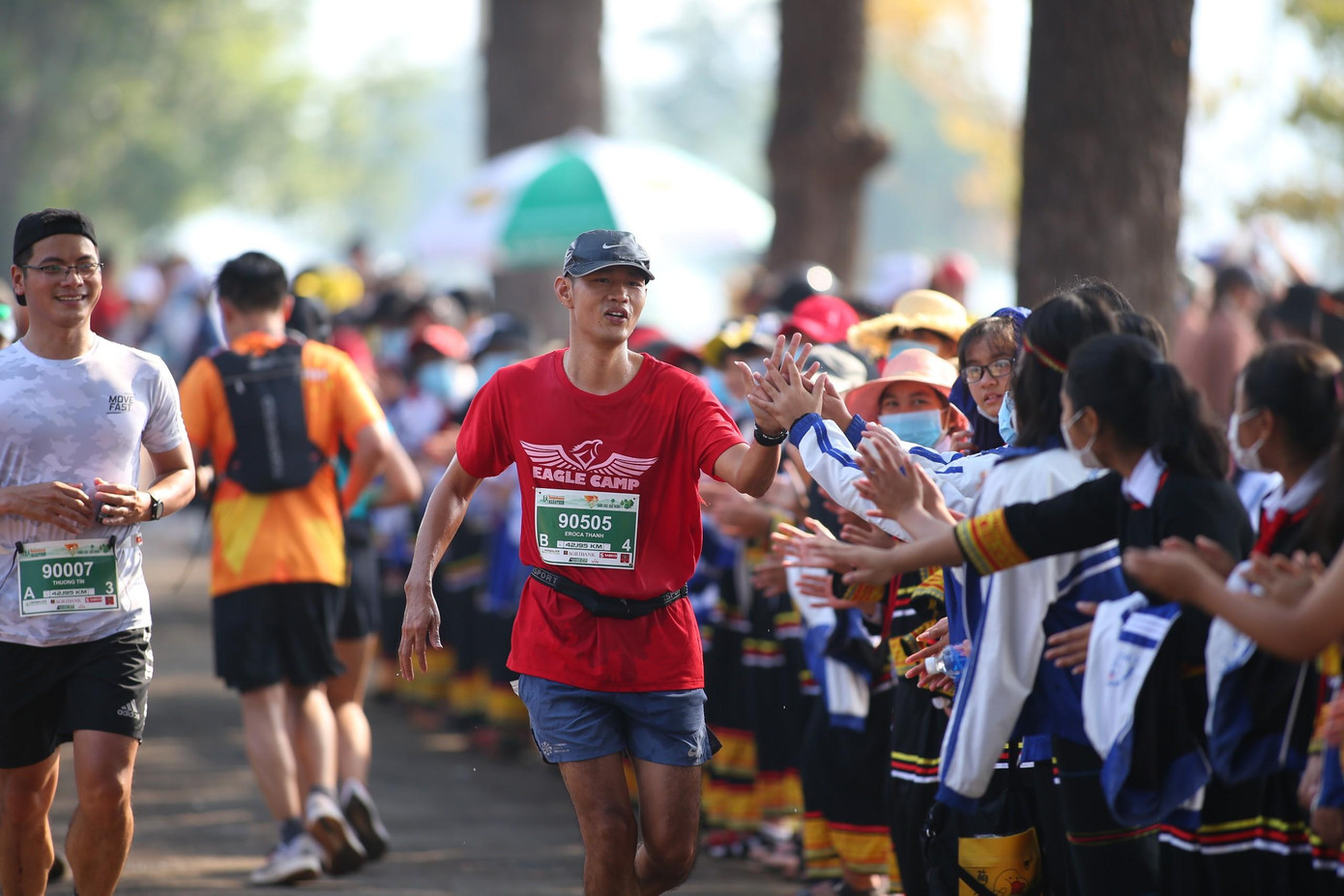 Những khoảnh khắc này sẽ còn được các runner tham gia Tiền Phong Marathon nhắc mãi mỗi khi nói về phố núi Pleiku. Những khoảnh khắc này sẽ còn được các runner tham gia Tiền Phong Marathon nhắc mãi mỗi khi nói về phố núi Pleiku.