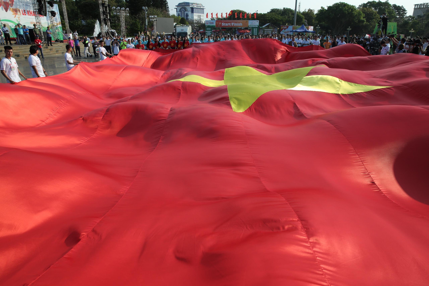 Uy nghiêm Lễ Thượng cờ trên Quảng trường Đại Đoàn Kết ảnh 29 Uy nghiêm Lễ Thượng cờ trên Quảng trường Đại Đoàn Kết ảnh 29