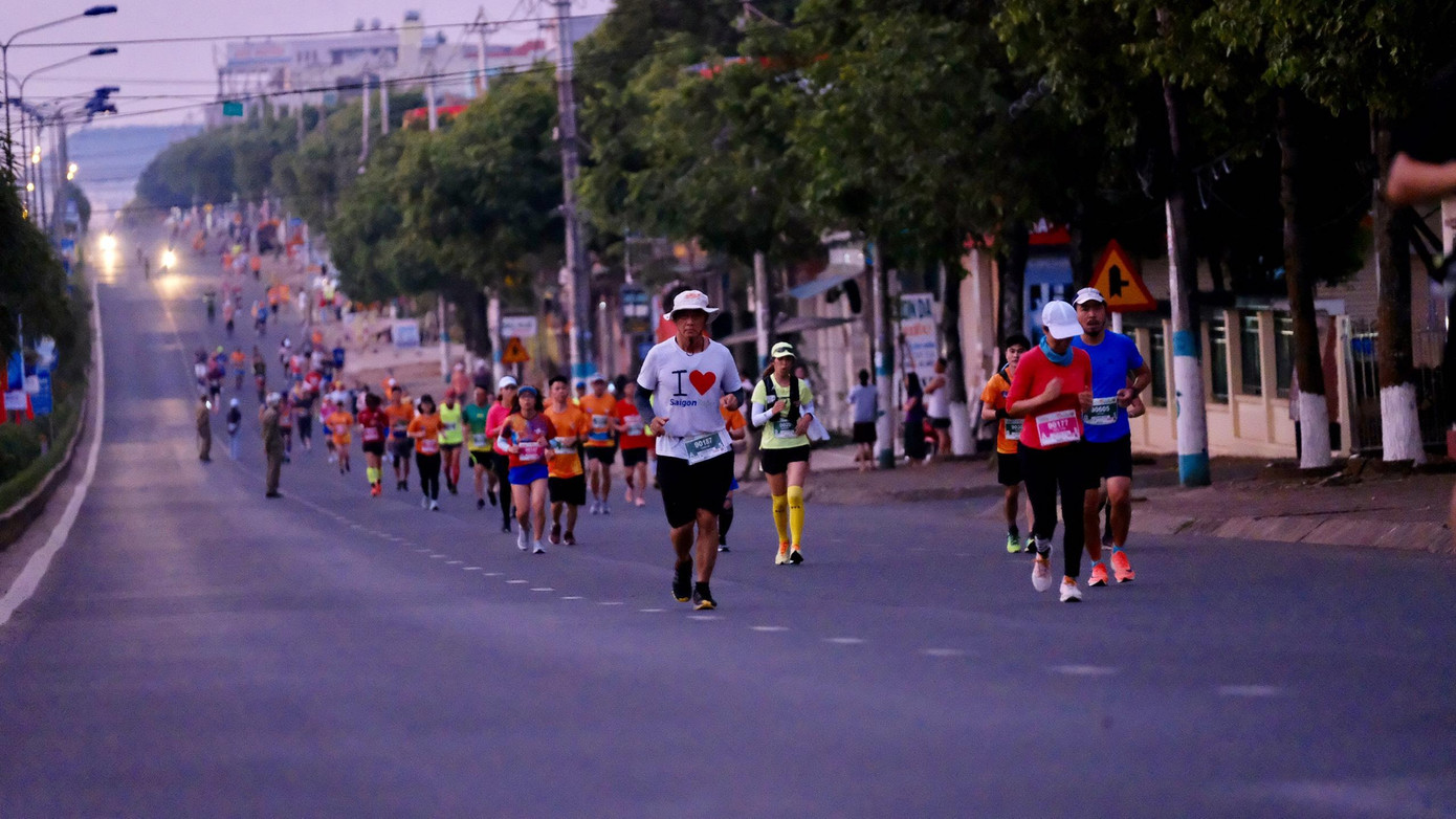 Tiền Phong Marathon 2021 - Cùng nhau về đích ảnh 23 Tiền Phong Marathon 2021 - Cùng nhau về đích ảnh 23