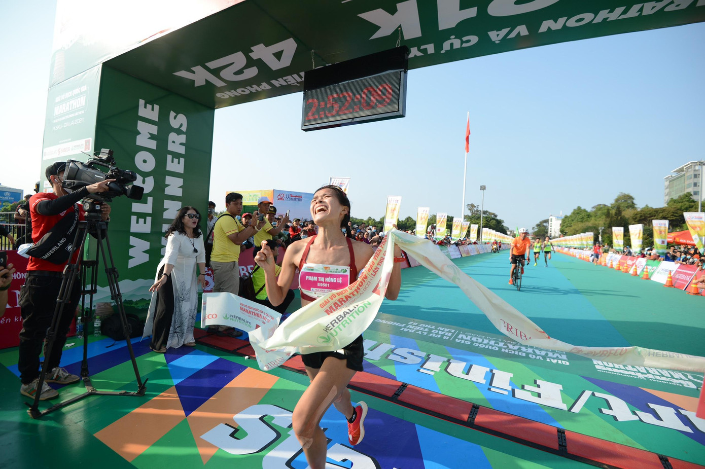 Tiền Phong Marathon 2021 - Cùng nhau về đích ảnh 111 Tiền Phong Marathon 2021 - Cùng nhau về đích ảnh 111