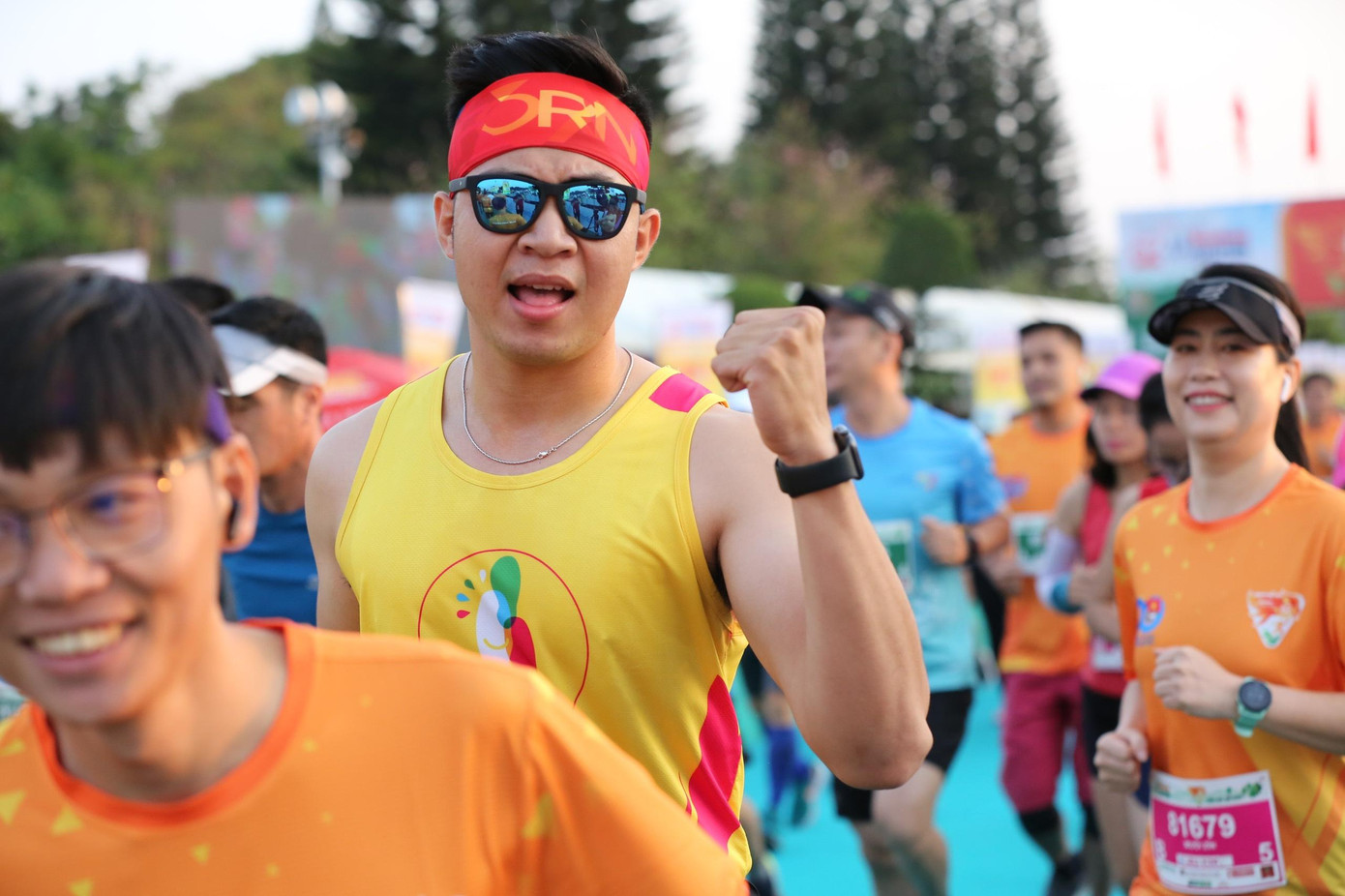 Một runner thể hiện quyết tâm chiến thắng Một runner thể hiện quyết tâm chiến thắng