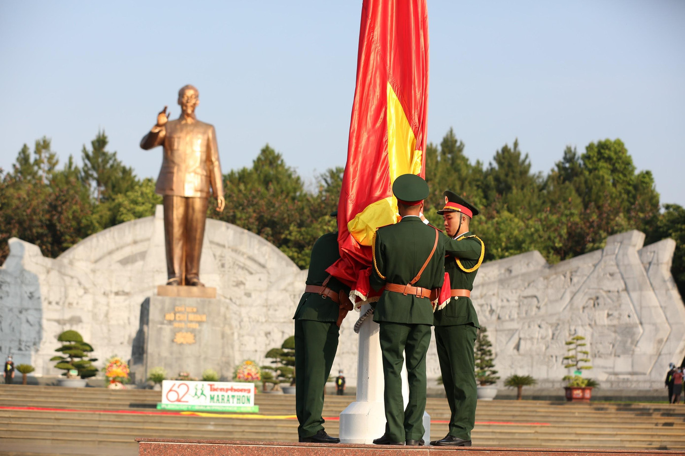 Uy nghiêm Lễ Thượng cờ trên Quảng trường Đại Đoàn Kết ảnh 21 Uy nghiêm Lễ Thượng cờ trên Quảng trường Đại Đoàn Kết ảnh 21
