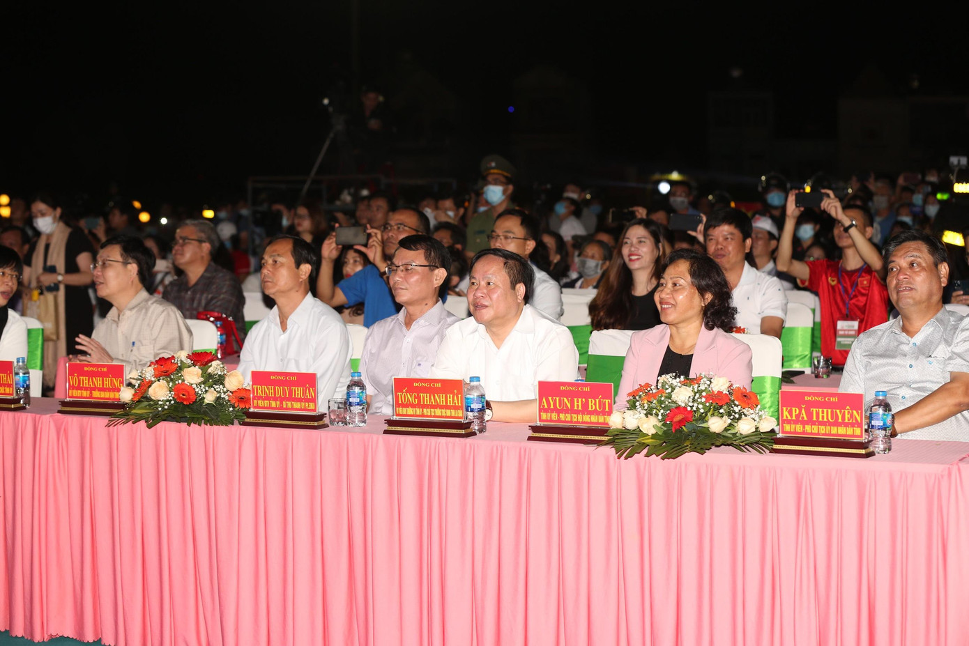 Lãnh đạo tỉnh và các sở, ban, ngành tỉnh Gia Lai tham dự đêm hội cồng chiêng "Giấc mơ đại ngàn" Lãnh đạo tỉnh và các sở, ban, ngành tỉnh Gia Lai tham dự đêm hội cồng chiêng "Giấc mơ đại ngàn"